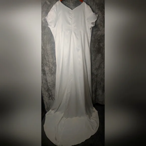 Calito White Wedding Dress - Picture 3 of 11
